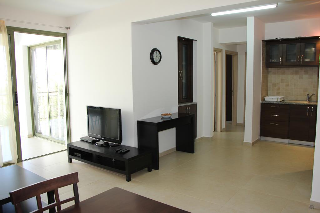 Danaos Pool View Appartement Paphos Buitenkant foto